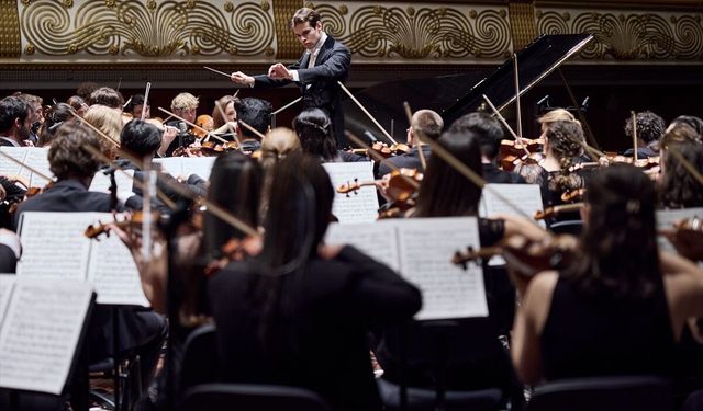 'Carmina Burana' sahne kantatını 22 yaşındaki Maximilian Cem Haberstock yönetecek
