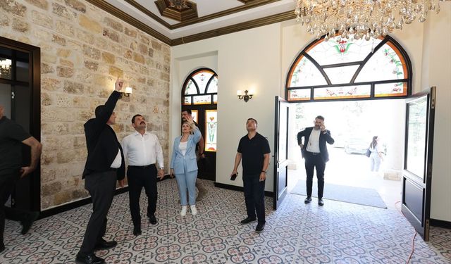 Hatay Valisi Masatlı, restorasyonunda sona gelinen tarihi valilik binasını inceledi