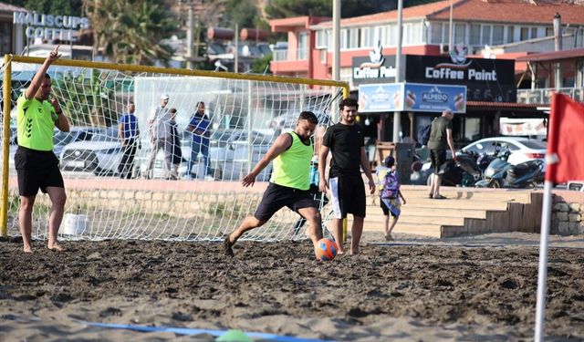 Hatay'da plaj futbolu turnuvası düzenlendi