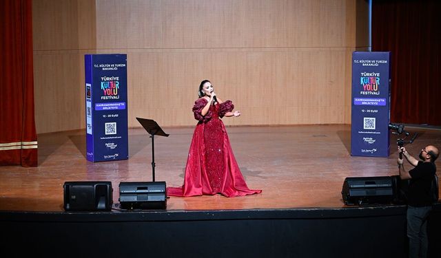 Kahramanmaraş'ta 'Ozanların İzinde, Aşıkların Yolunda-Opera Anadolu'da' gösterisi sahnelendi