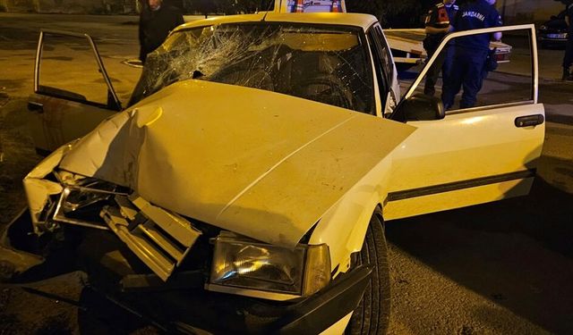 Mersin'de duvara çarpan otomobildeki kişi öldü