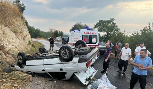 Osmaniye'de devrilen otomobildeki 2 kişi yaralandı