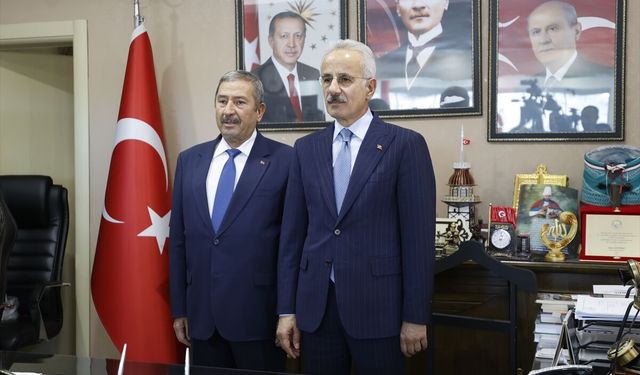 Ulaştırma ve Altyapı Bakanı Uraloğlu, Darende Belediyesini ziyaret etti