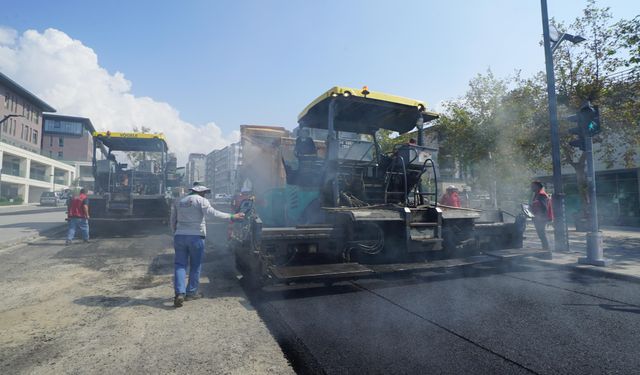 Kahramanmaraş Hükümet Bulvarı’nın Asfaltını Yeniliyor