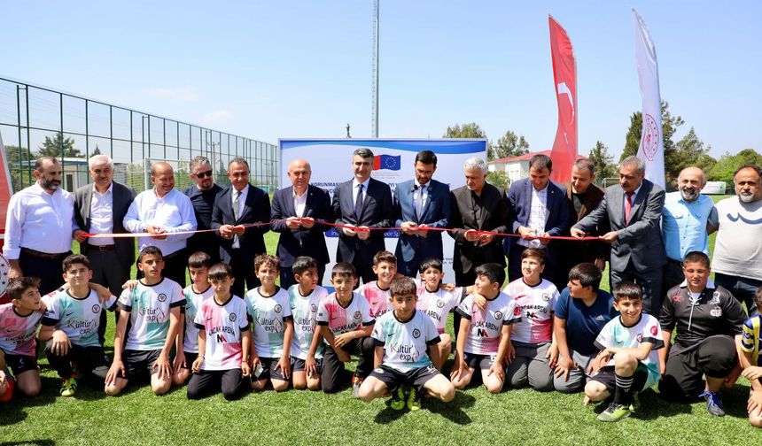Kahramanmaraş’ta Karacasu-Ferhuş Futbol Sahası Açıldı: Kaymakam Çelikkaya Töreni Yönetti