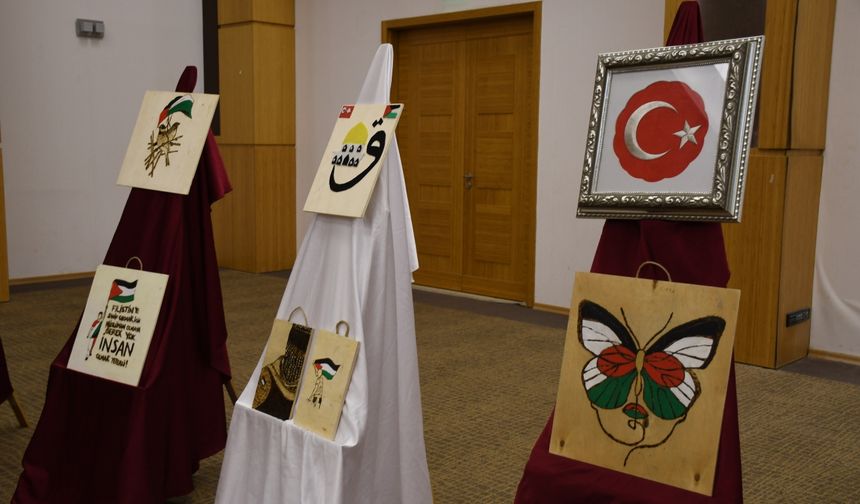 Adana'da "Yüreğimde Gazze" temalı el sanatları sergisi açıldı