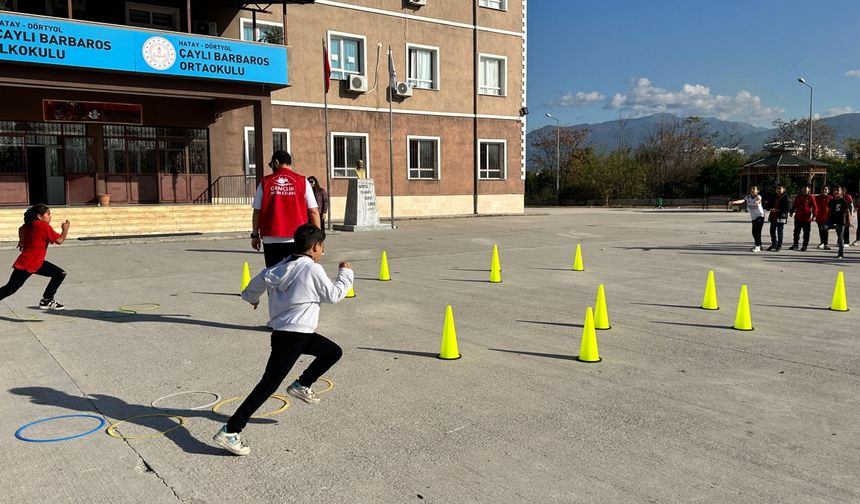 Dörtyol'da Gençlik Merkezi üyeleri öğrencilerle buluştu