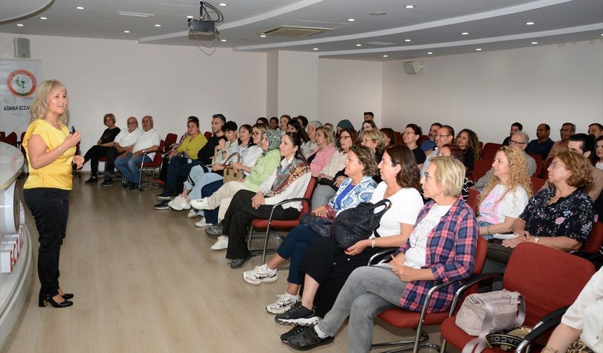 Adana’da eczacılara stres konulu eğitim verildi