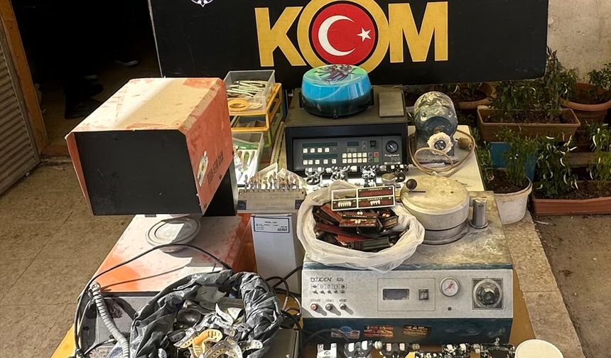 Adana'da evinde diş protezi üreten şüpheli gözaltına alındı
