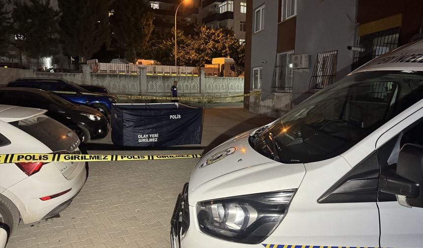 Adana'da kız arkadaşını bıçakla öldüren kişi intihar etti