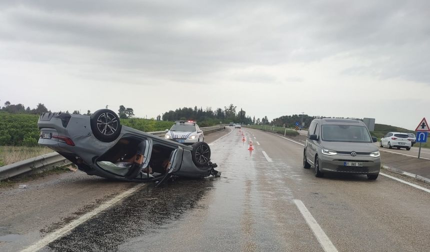 Adana'da takla atan otomobildeki 4 kişi yaralandı