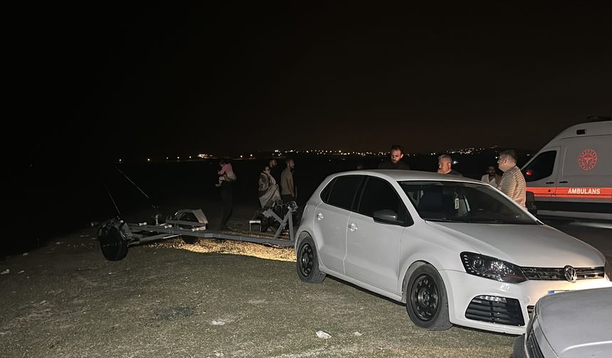 Adana'da tekne gezintisi sırasında Seyhan Baraj Gölü'ne düşen kişi kayboldu