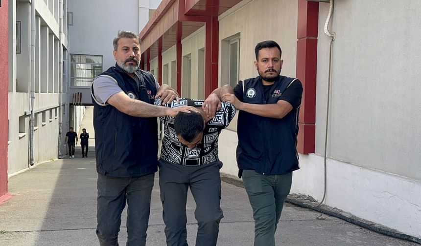 Adana'da terör örgütü DEAŞ'a yönelik operasyonda yakalanan 5 şüpheli tutuklandı