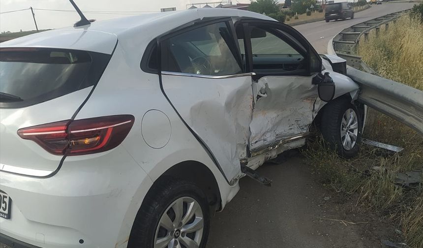 Adana'daki trafik kazasında 4 kişi yaralandı