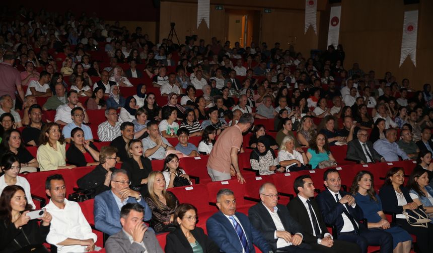 Antalya Adliyesi Türk Halk Müziği Korosu konser verdi
