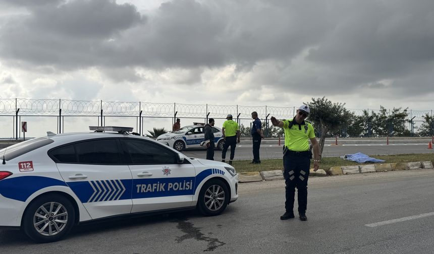 Antalya'da ağaca çarpan motosikletin sürücüsü öldü