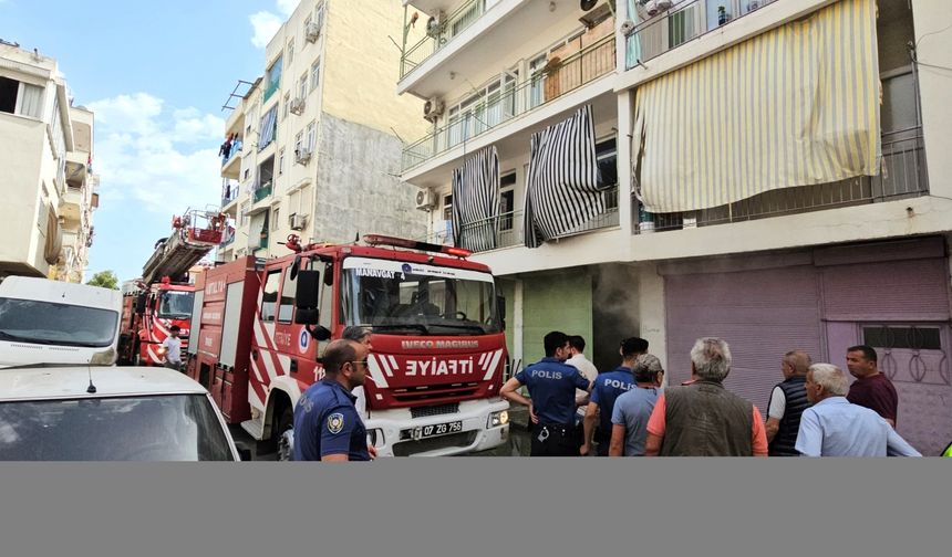 Antalya’da depoda çıkan yangın söndürüldü