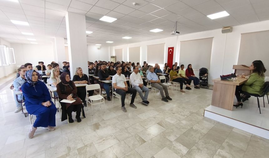 Antalya'da "Kadın girişimciliği ve yenilikçi tarım uygulamaları" söyleşisi düzenlendi