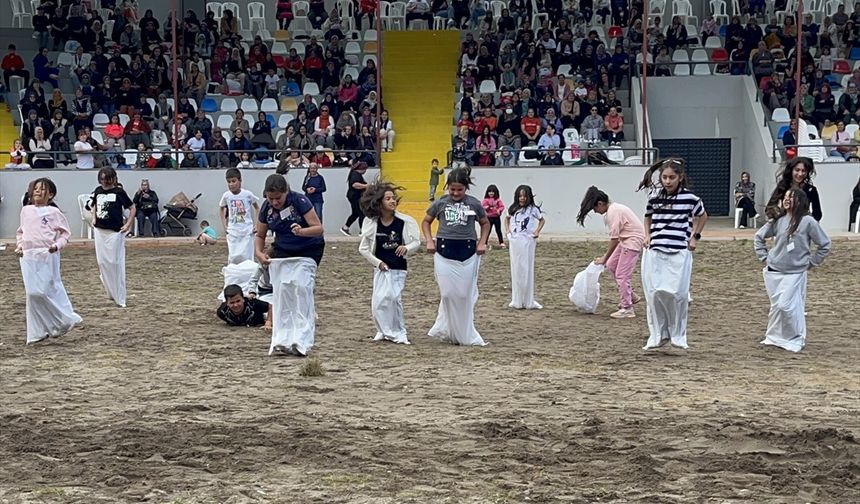 Antalya'da Tarım ve Seracılık Festivali'nde kadınlar kıyasıya yarıştı