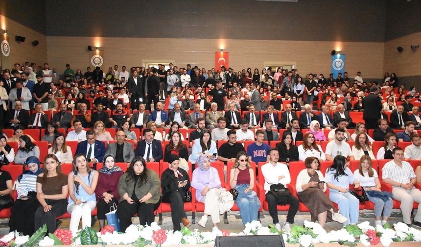 Çalışma ve Sosyal Güvenlik Bakan Yardımcısı Aydın, Malatya'da öğrencilerle buluştu