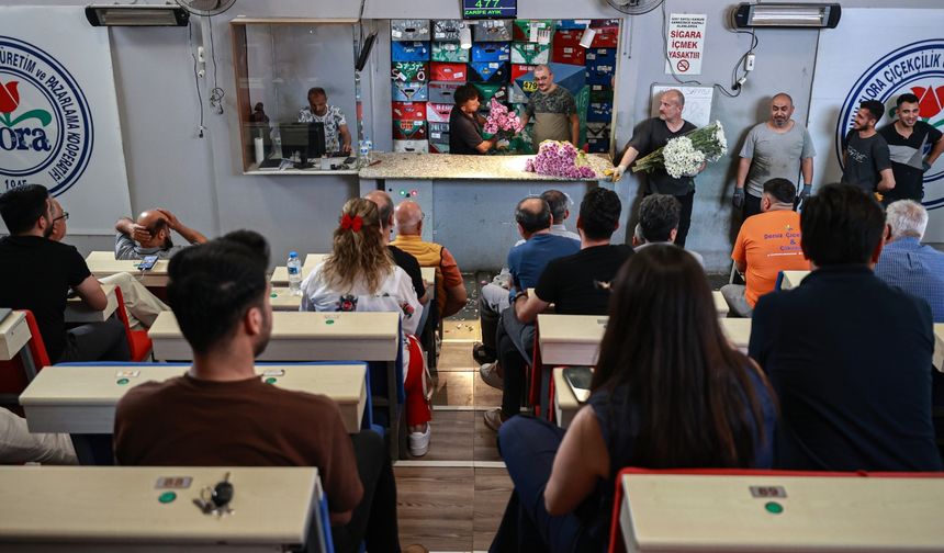 Çukurova'daki çiçek mezatları ve seralar "Anneler Günü" öncesi hareketli