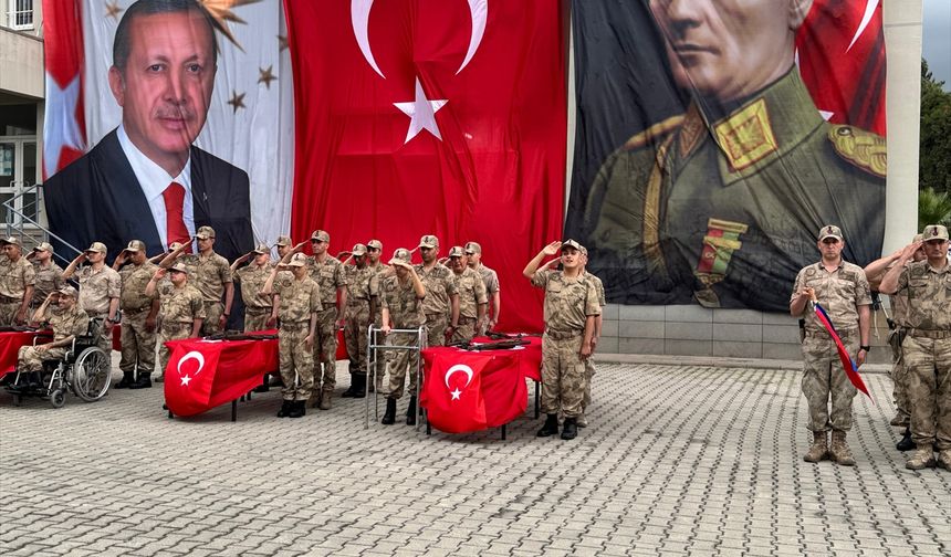 Hatay'da 14 engelli genç üniforma giyip bir günlüğüne asker oldu