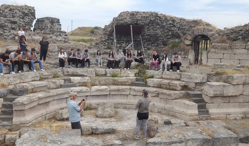 Hatay'da öğrenciler Epiphaneia Antik Kentini ziyaret etti
