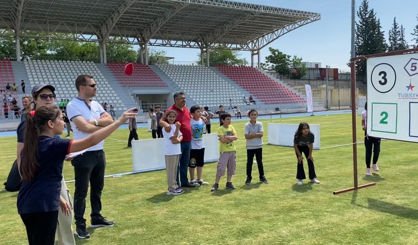 Kadirli'de düzenlenen "Geleneksel Çocuk Oyunları Şenliği" sona erdi