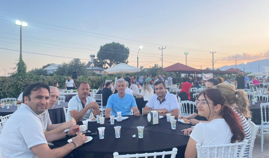 Kumluca'da Eğitim-Bir-Sen üyeleri yemekte buluştu