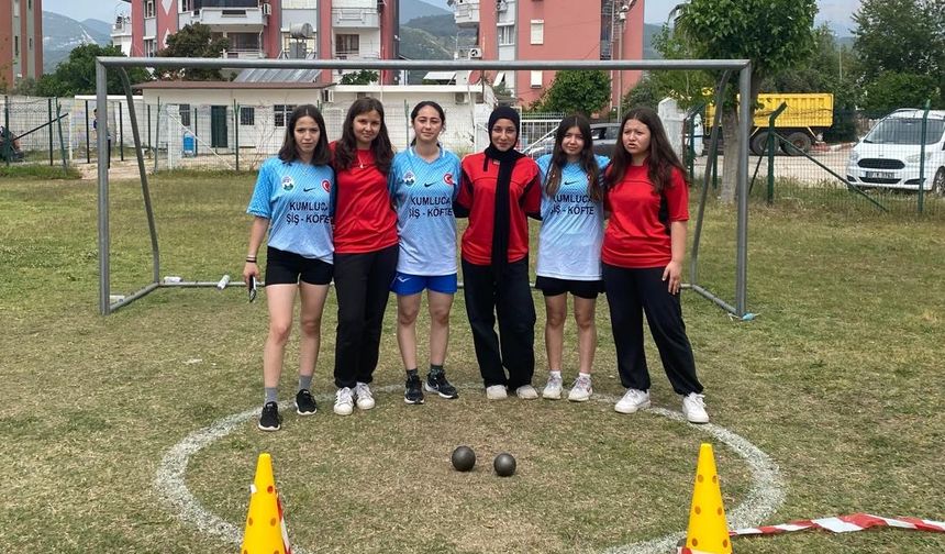 Kumluca'da Gençlik Haftası atletizm şenliği sona erdi