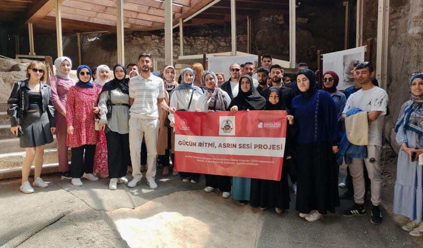 Malatya'da üniversite öğrencileri tarihi yerleri gezdi