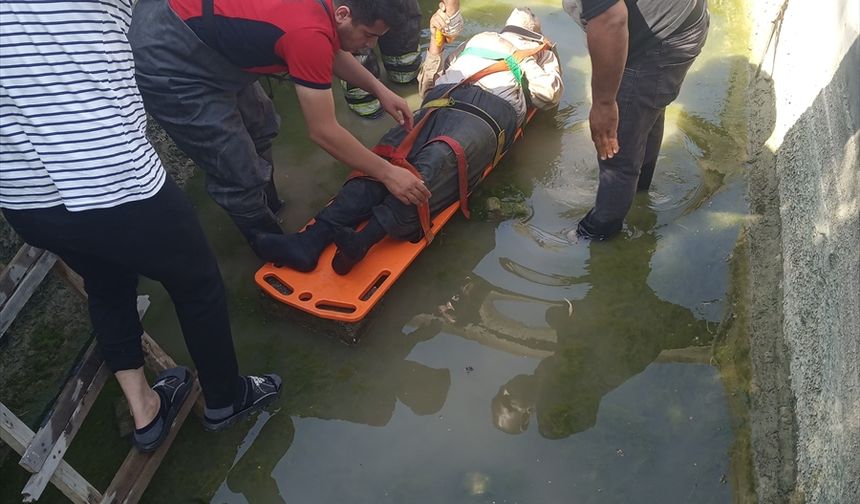 Mersin'de sulama kanalına düşen kişi kurtarıldı