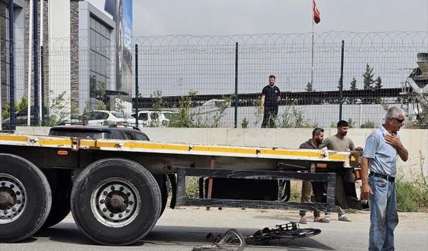Mersin'de tırın çarptığı bisikletli çocuk yaşamını yitirdi