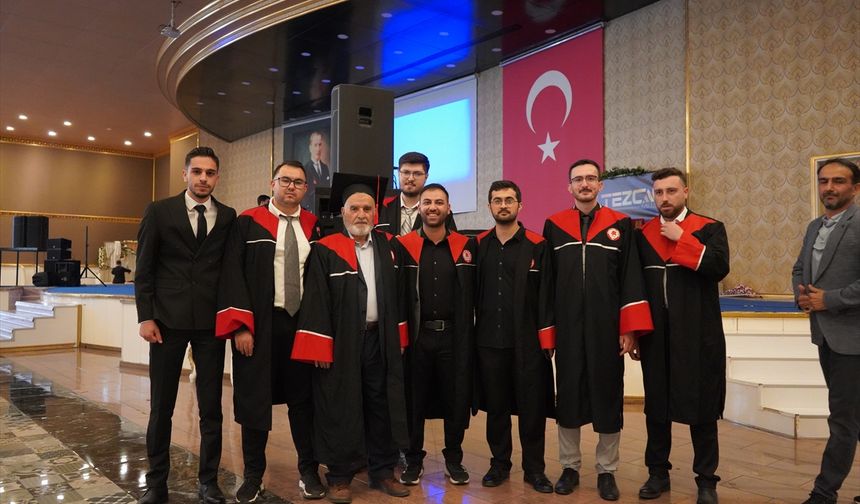 Ziraat yüksek mühendisi 71 yaşında dördüncü üniversitesinden mezun oldu