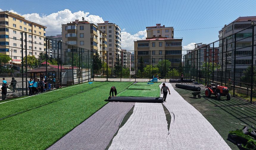 Yeşil Alanlardaki Halı Sahalar Yenilenerek Hizmete Sunulacak!