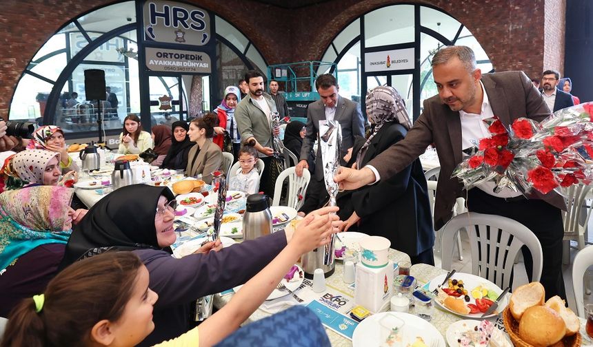 Onikişubat’tan Şehit Annelerine Anlamlı Anneler Günü Kutlaması