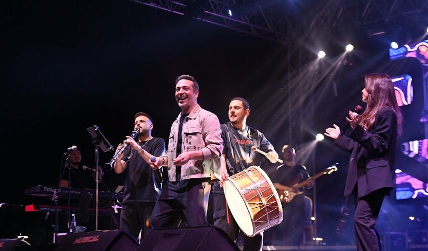 Gençlik Festivali’nde Oğuzhan Koç’un ilk konseri büyük ilgi gördü
