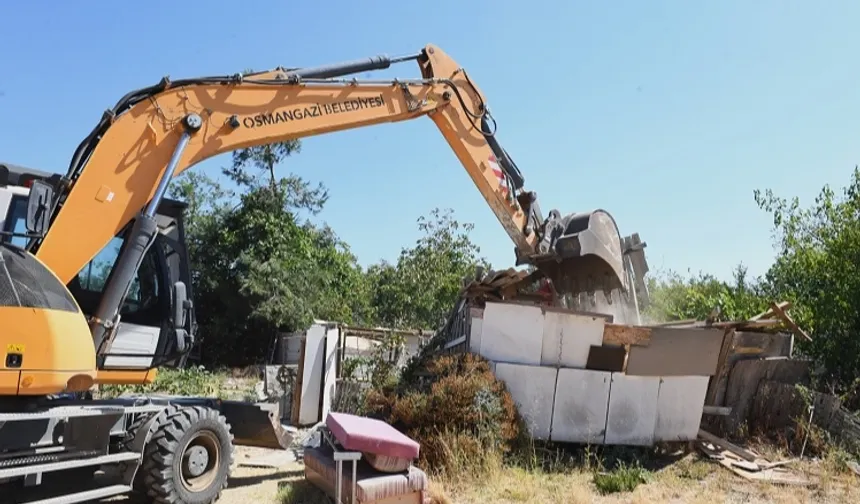 Bursa Osmangazi'de sit alanına yapılan kaçak yapılar yıkıldı