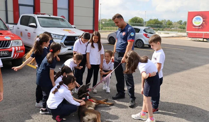 Sakarya İtfaiyesi'nden miniklere afet bilinci