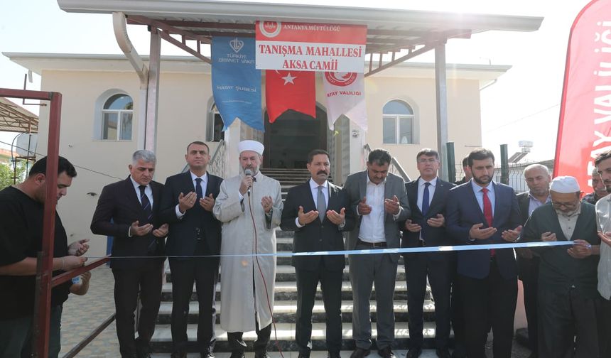 Hatay'da inşası tamamlanan cami ibadete açıldı