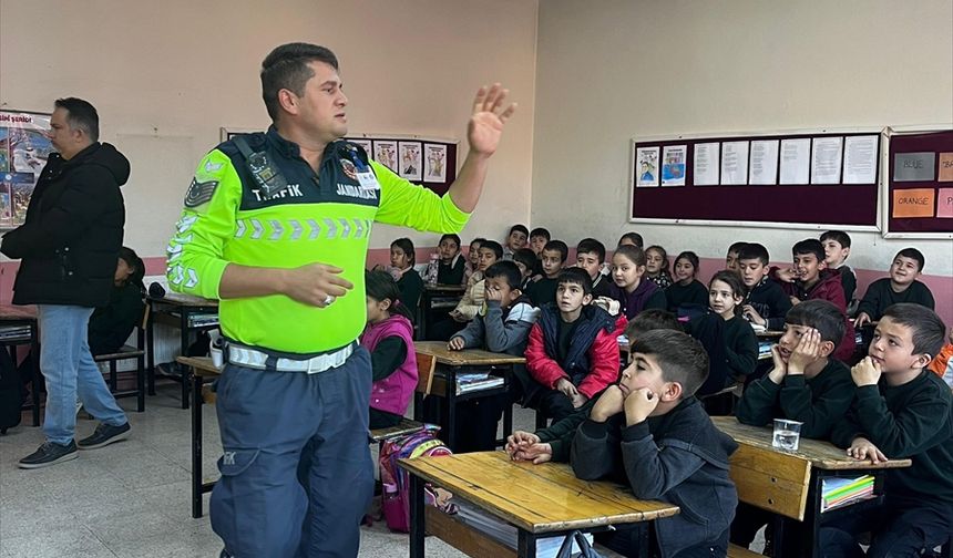 Pozantı'da öğrencilere trafik eğitimi verildi