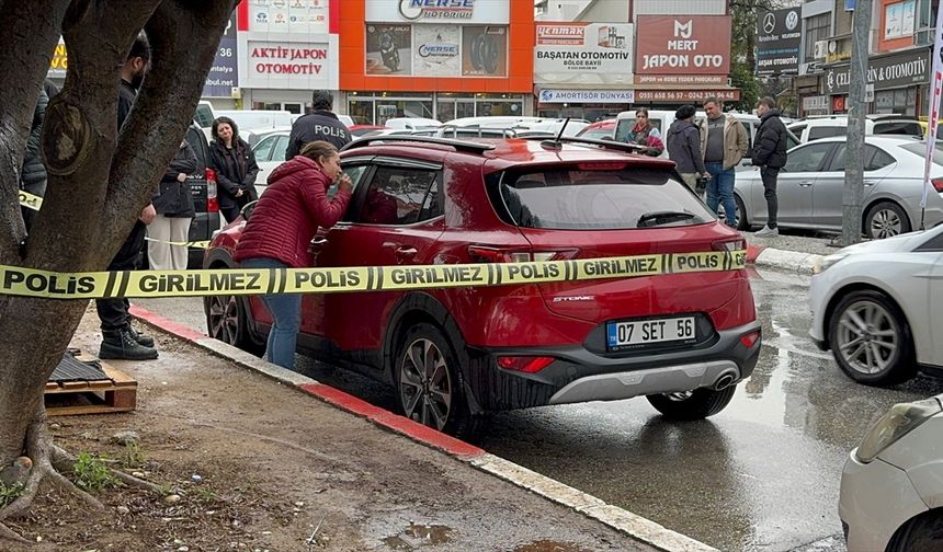 Antalya'da bir kişi aracında ölü bulundu