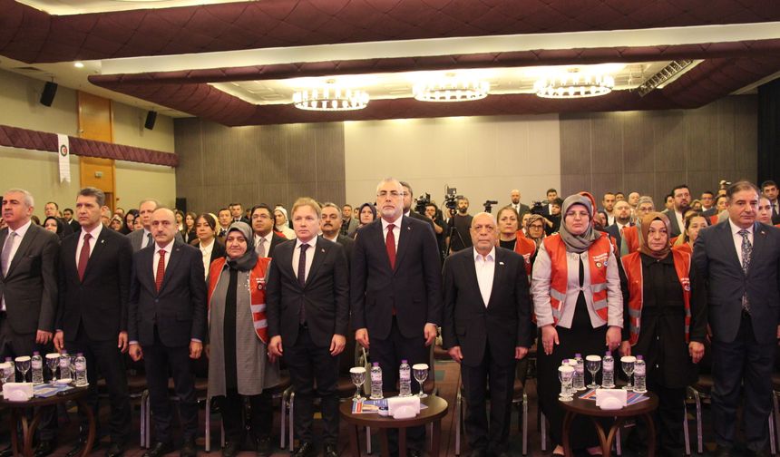 Bakan Işıkhan, Kayıt Dışı İstihdamla Mücadele Ev İşçileri Çalıştayı'nda konuştu: