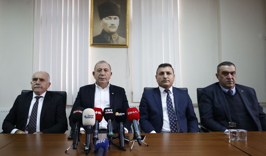 Gürsel Tekin'den CHP'den ihraç istemiyle disipline sevk edilen Yazıhan Belediye Başkanı'na destek ziyareti: