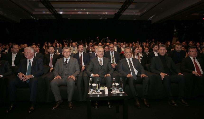 Ulaştırma ve Altyapı Bakanı Uraloğlu, THY Yönetim Zirvesi 2026 etkinliğinde konuştu: