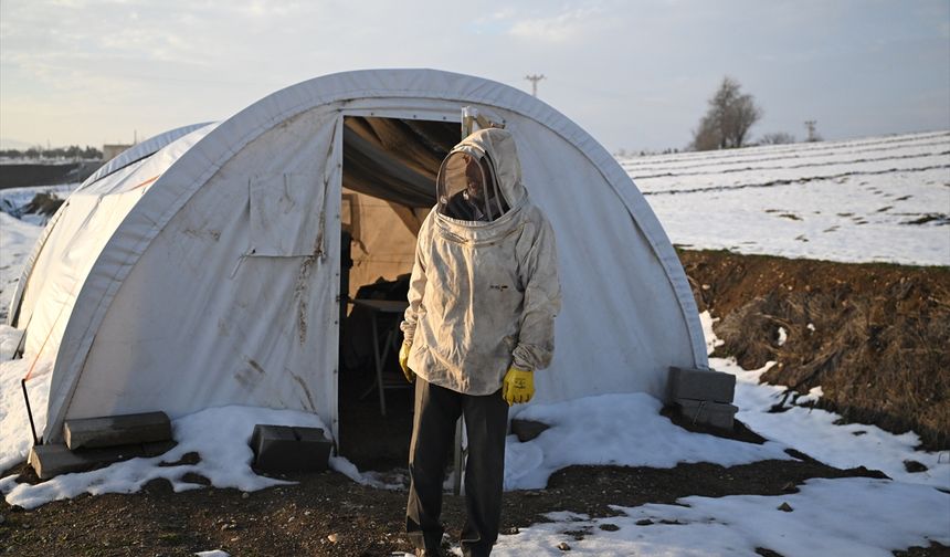 6 ŞUBAT DEPREMLERİNİN ÜÇÜNCÜ YILI - Depremde arılarını kaybeden arıcı, devlet desteğiyle üretimini sürdürdü