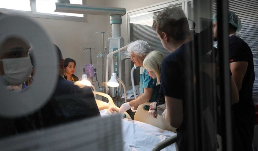 Antalya'daki otobüs kazasında kolu ve bacağı kopan 2 hastanın uzuvları opere edildi