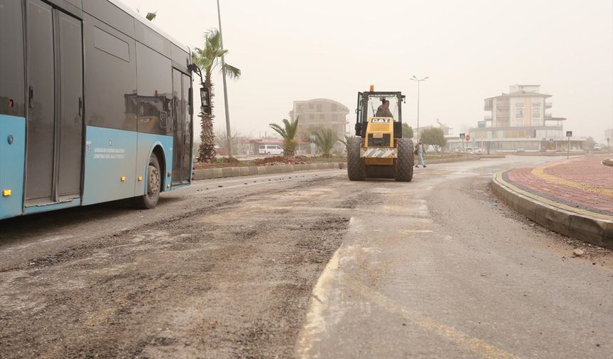 Kepez'de sağanak sonrası bozulan yollar onarıldı