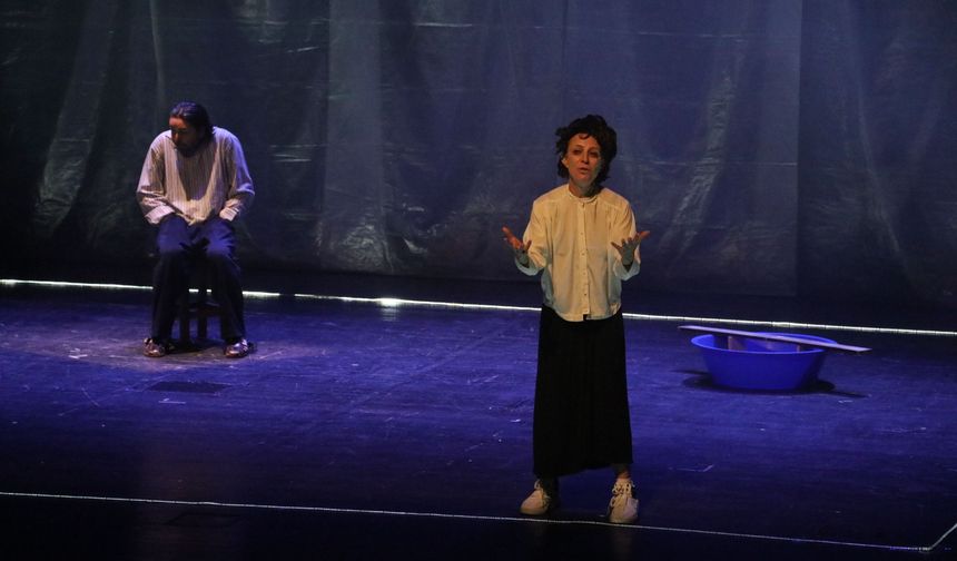 Adana'da 'Yakish ve Poupche' adlı tiyatro oyunu sahnelendi