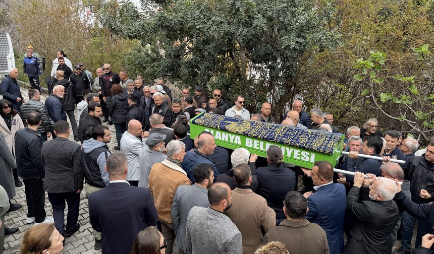 Alanya'da hayatını kaybeden gazeteci Fazıl Tunç toprağa verildi